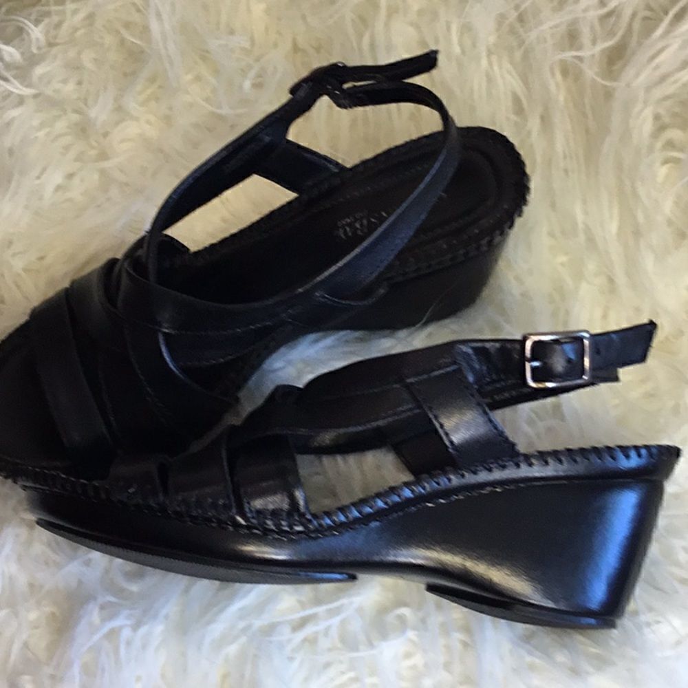 ST JOHNS BAY black strapped sandals in size 7 NWOT - Picture 4 of 11